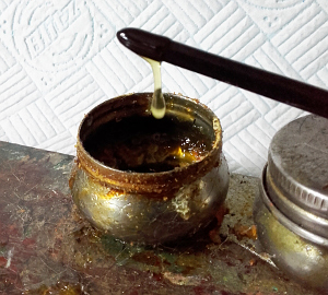 Linseed Oil that has partially polimerised on the palette. Copyright (c)2019 Paul Alan Grosse Linseed Oil that has partially polimerised on the palette. Copyright (c)2019 Paul Alan Grosse