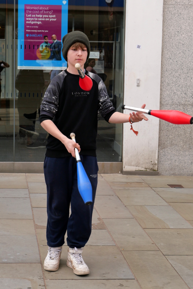 Derby: City centre Juggler 20230408 Copyright (c)2023 Paul Alan Grosse. All Rights Reserved.