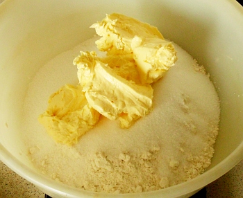 Flour, sugar, margarine. Very simple.