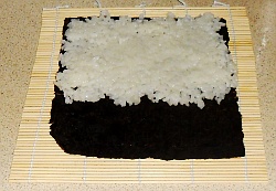 Cover two thirds of it with a 6mm thick layer of sticky rice.